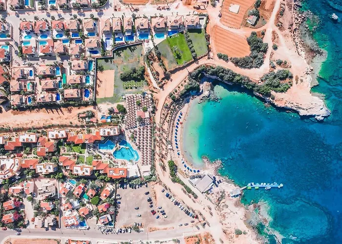 Pant Poly ヴィラ プロタラス